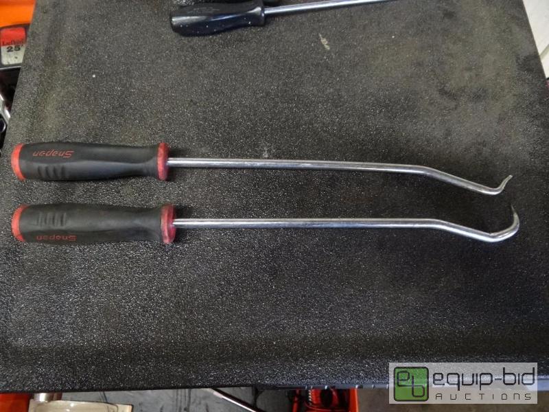 lot 620 image: Snap-On 2pc radiator pic set...
