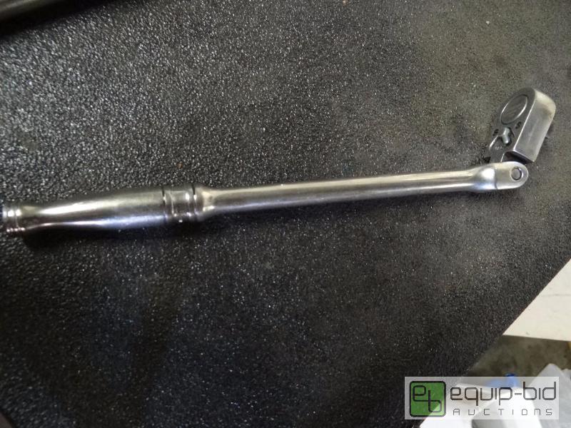 lot 624 image: Snap-On 38 swivel ratchet...