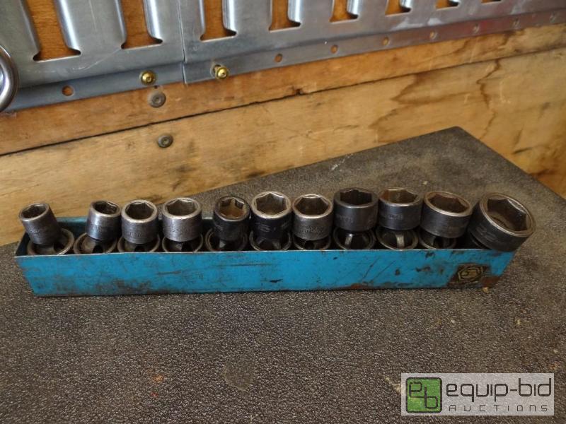 lot 633 image: Matco 38 wobble impact sockets -- 10 piece -...