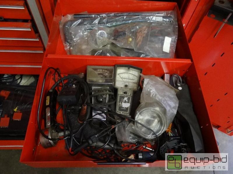lot 656 image: Contents of shelf fuel and continuity testers...