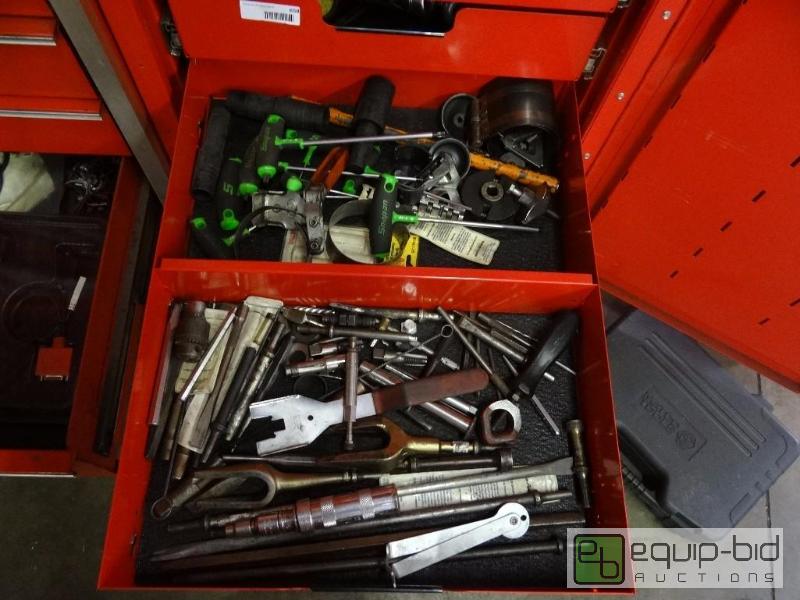 lot 659 image: Contents of shelf Snap-on T handle drivers, t...