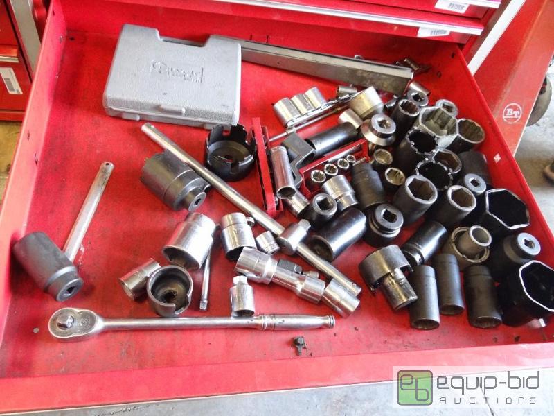 lot 669 image: Contents of shelf  Snap-on 12&quot ratchet,...