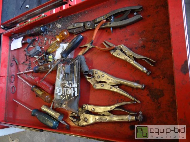 lot 671 image: Contents of shelf  Screwdrivers and Vise Grip...