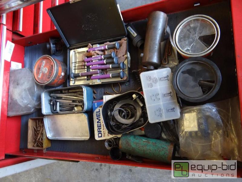 lot 673 image: Contents of shelf  set of Matco mini screwdri...