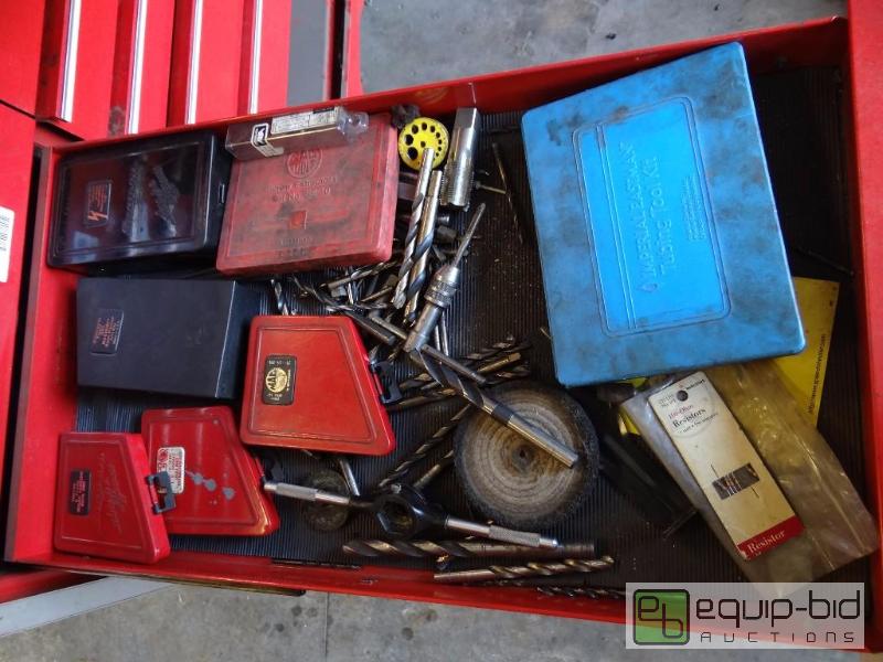 lot 674 image: Contents of shelf  drill bits...