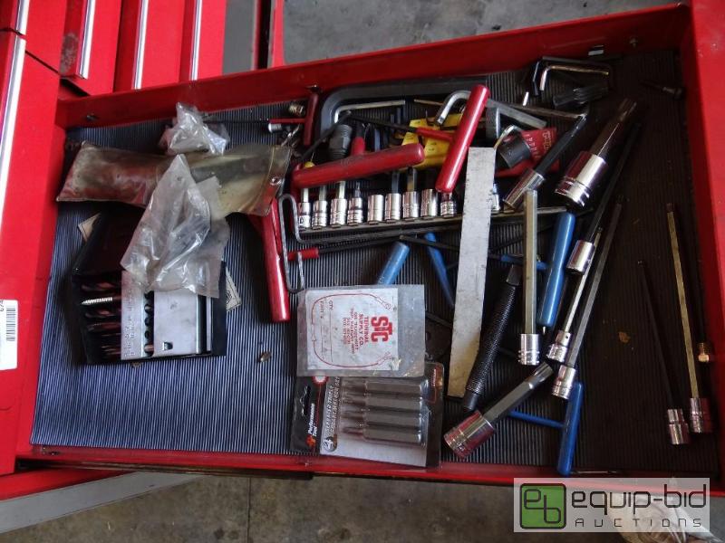 lot 675 image: Contents of shelf  Tap set, allen wrenches, s...