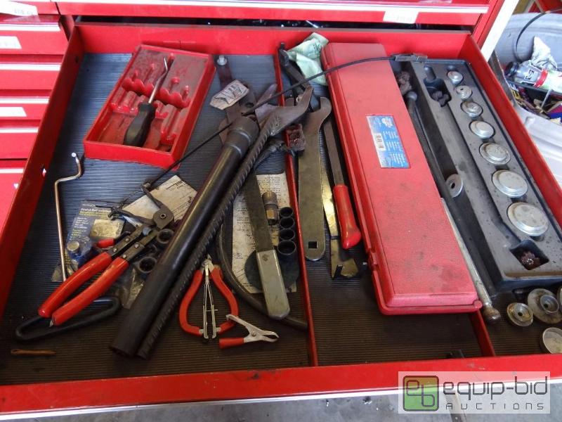 lot 679 image: Contents of shelf  Serpentine belt wrench set...