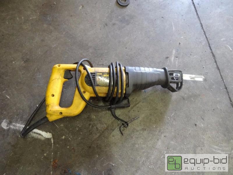 lot 685 image: Dewalt DW 303 Sawzall...