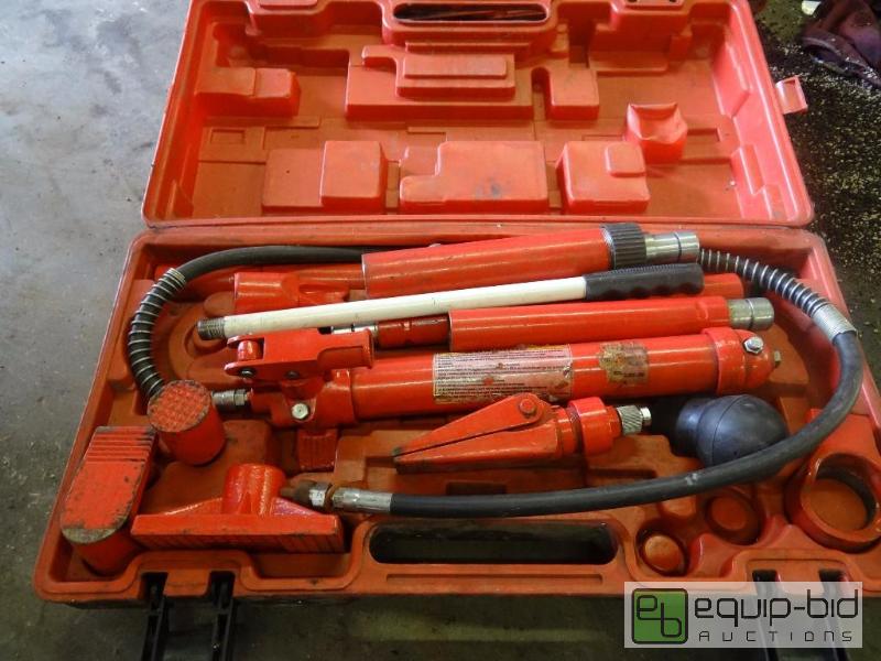 lot 689 image: Hydraulic 10 Ton Port A Jack Kit...