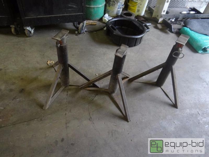 lot 708 image: 4 jack stands...