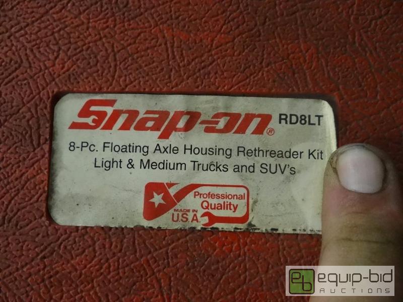 lot 713 image: Snap On 8 piece floating axel housing rethrea...