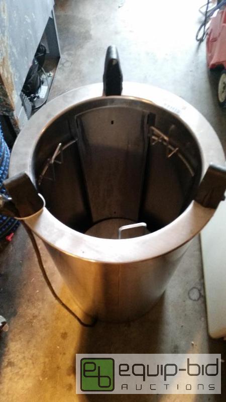 lot 33 image: WELLS PLATE WARMER DISPENSER.