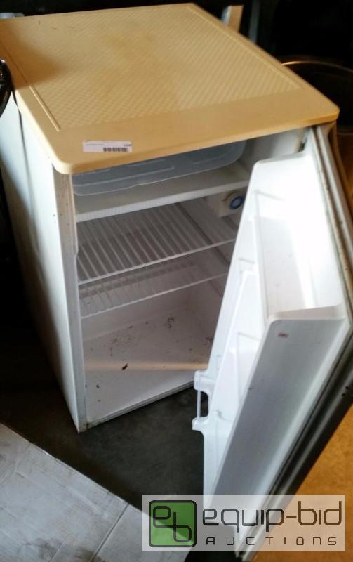 lot 64 image: MINI FRIGFREEZER