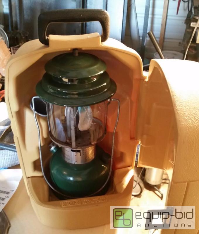 lot 68 image: VINTAGE COLEMAN LANTERN WITH CASE.