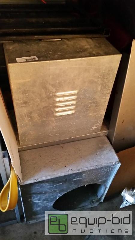 lot 69 image: EXHAUST FAN LOREN COOK