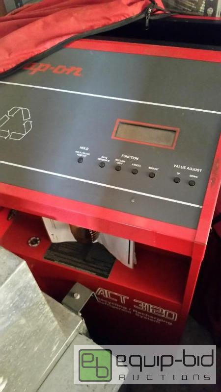 lot 72 image: SNAP ON AUTOMOTIVE REFRIGERANT RECYCLING MACHINE WITH TANK.