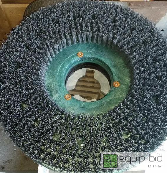 lot 99 image: 19 INCH GREEN DAILY BATHROOM SCRUBBING PAD