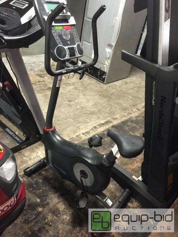 lot 136 image: SCHWINN 130 UPRIGHT BIKE