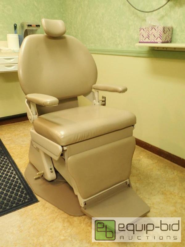 lot 503 image: Ritter Ajustable Dentist Chair