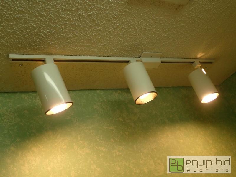 lot 511 image: Track Lighting Unit