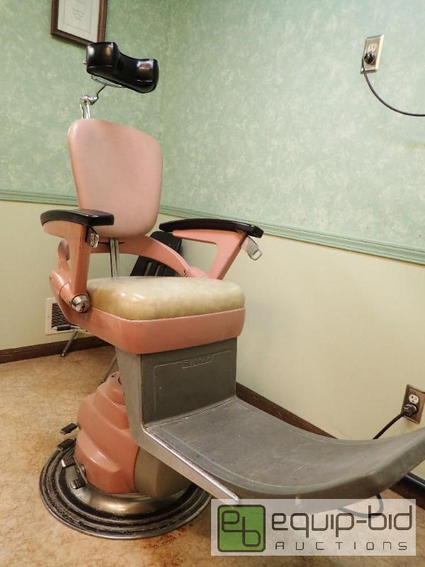 lot 512 image: Ritter Ajustable Dentist Chair