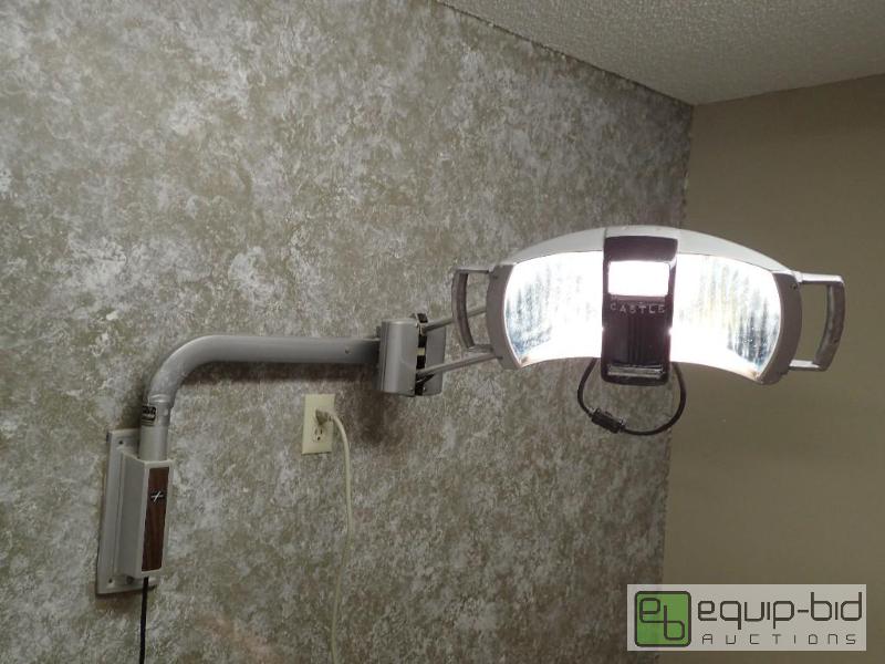 lot 517 image: Castle Dental Oral Light