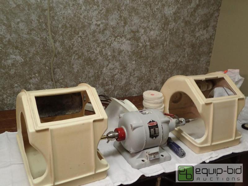 lot 518 image: Red Wing Lathe Machine w Splash Shields