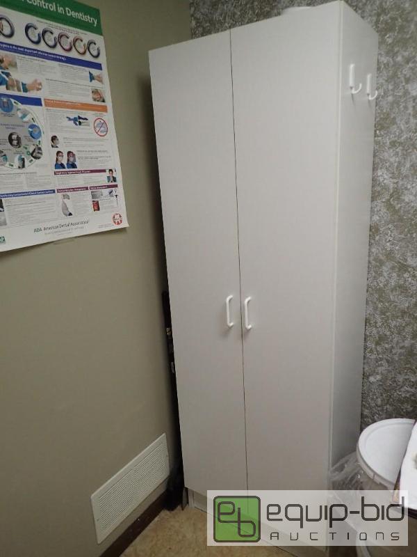 lot 519 image: White Pressed Wood 2 Door Storage Cabinet