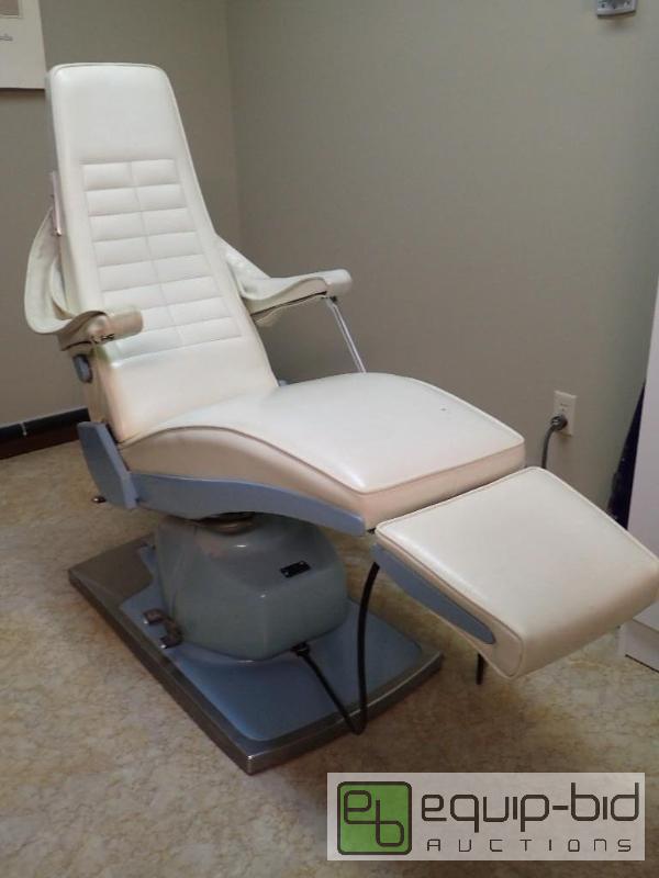 lot 520 image: Ritter Ajustable Dentist Chair