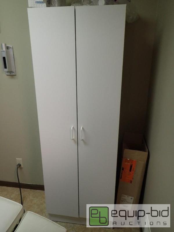 lot 521 image: White Pressed Wood 2 Door Storage Cabinet