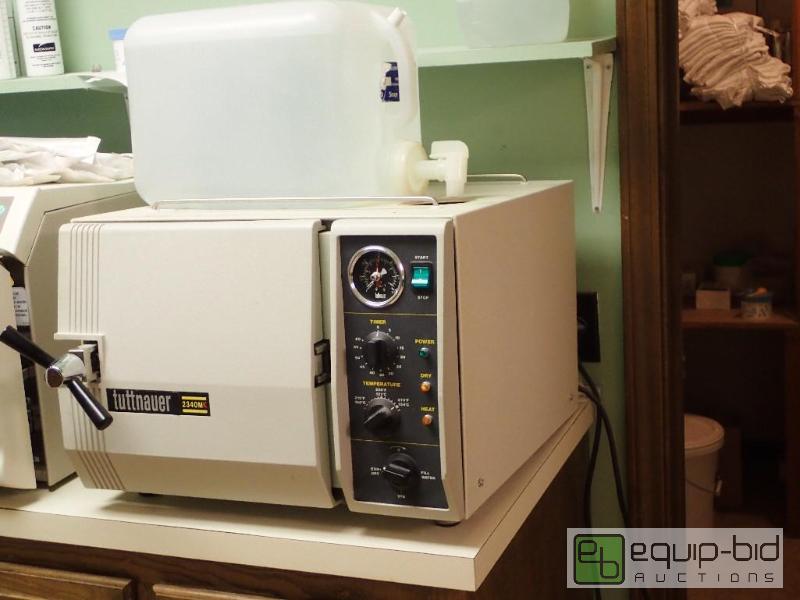 lot 524 image: Tuttnauer 2340Mk Equipment Sterilizer Machine