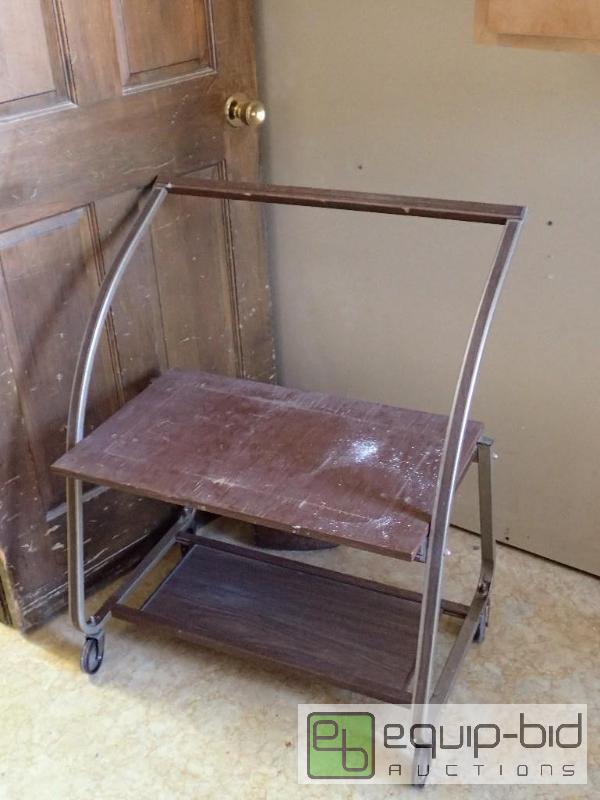 lot 558 image: 2 tier cart on casters