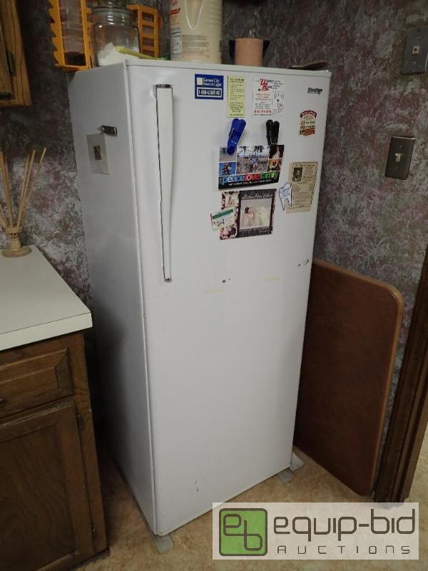 lot 566 image: danby residential refridgraterfreezer