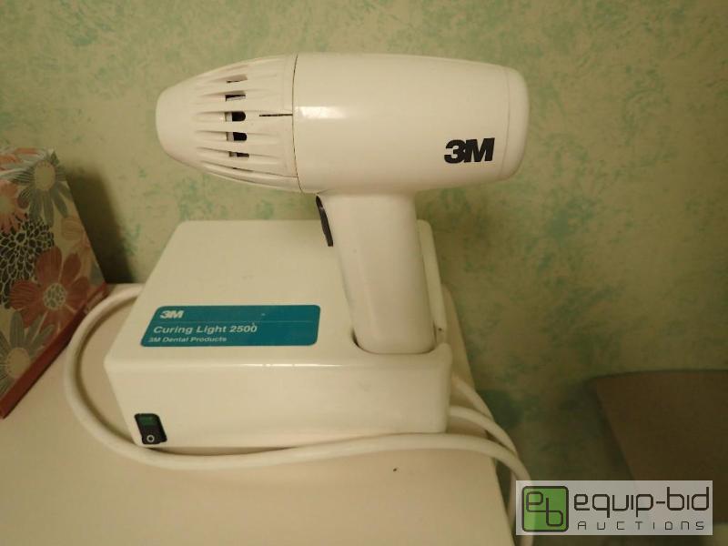lot 574 image: 3m curing light 2500