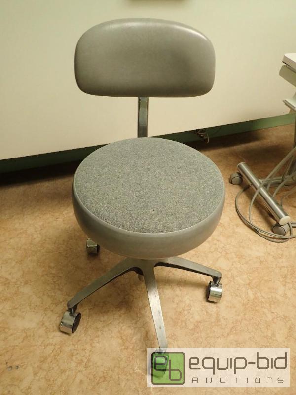 lot 576 image: adjustable cloth chair on casters