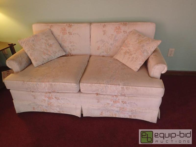 lot 597 image: light floral love seat
