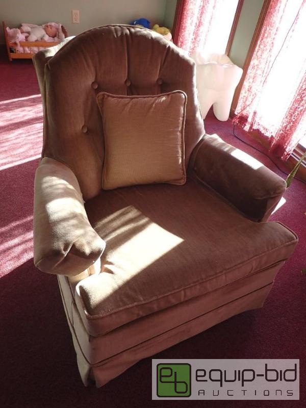 lot 598 image: swivel chair