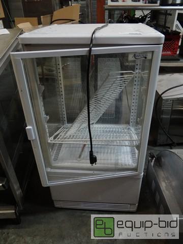 lot 738 image: Avantco Counter Top Display Cooler