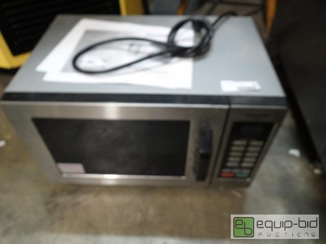 lot 750 image: Panasonic Commercial Micrwave Oven