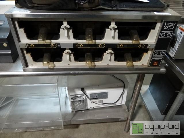 lot 768 image: Duke 6 Slot Food Warmer