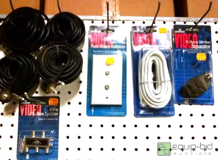 lot 1007 image: Video cables,splitters ,accessories see pix f...