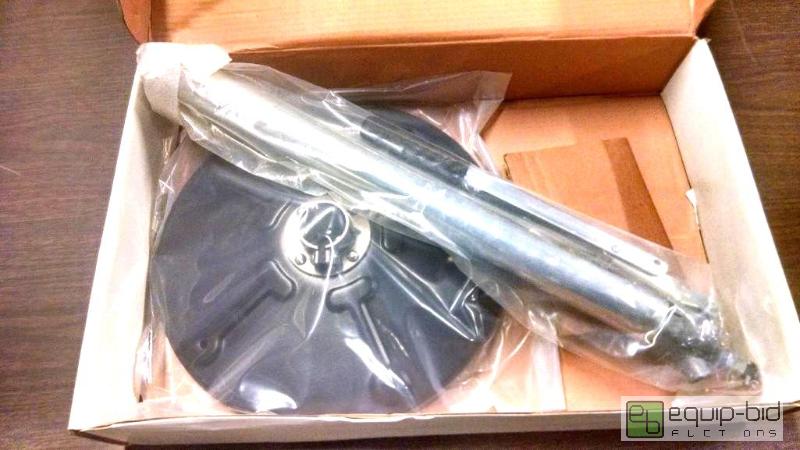 lot 1065 image: Powerbilt&nbspGrease filler pump Model 64877...