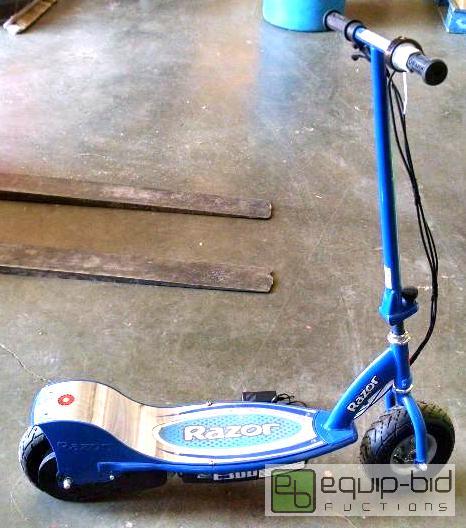 lot 1193 image: Razor scooter model E300 Customer return, inc...
