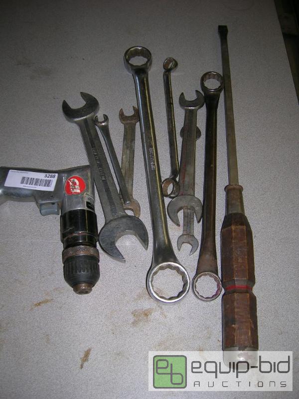 lot 3288 image: Blue Point Hand Tools  Campbell Hausfeld Air Tool
