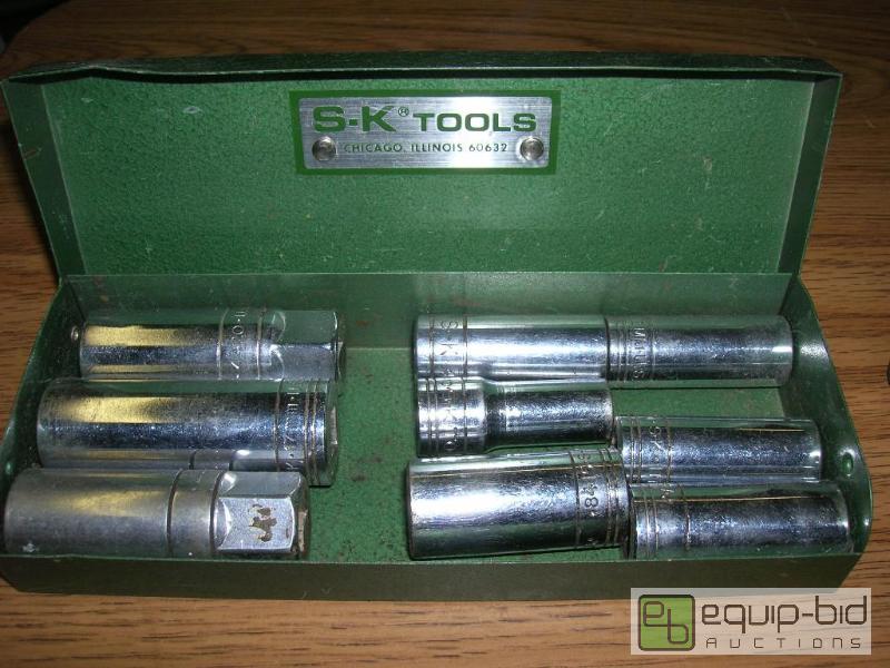 lot 566 image: S - K Sockets and Off Brand Combo Wrench Lot