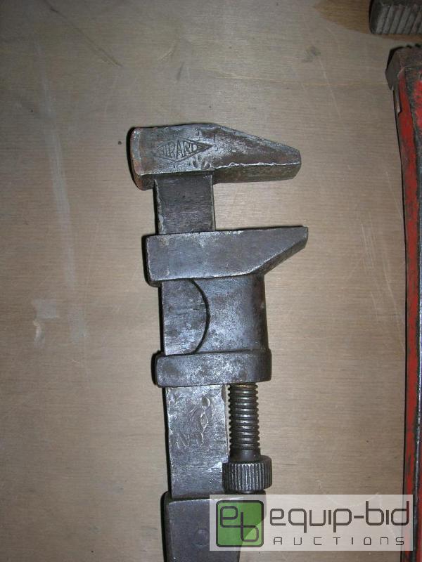 lot 579 image: Lot of 2 Adjustable Pipe Wrenches