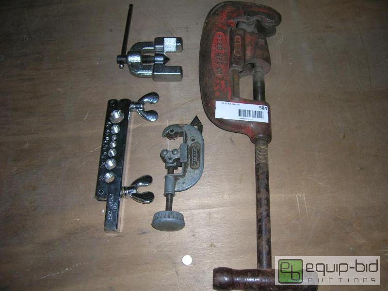 lot 584 image: Pipe Flange  Pipe Cutters