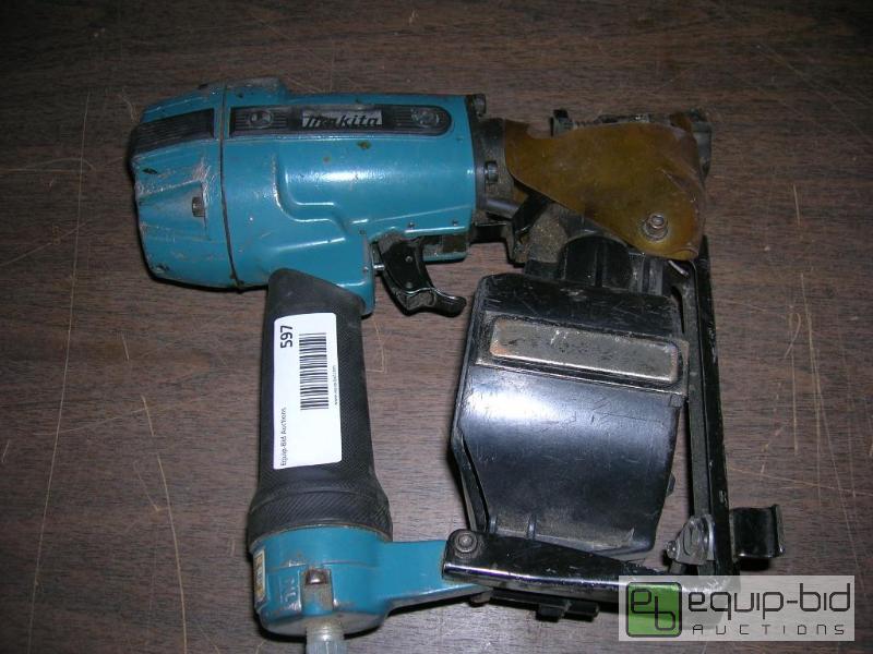 lot 597 image: Makita AN451 Coil Air Nail Gun
