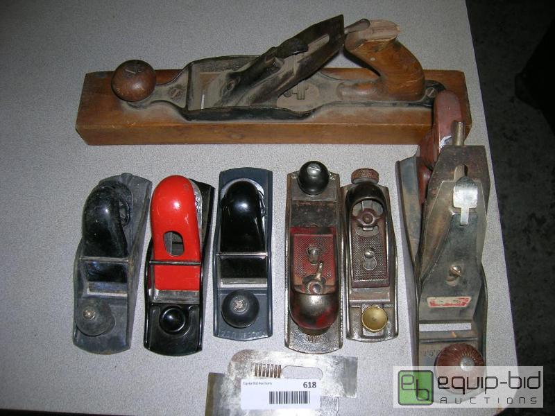 lot 618 image: Lot of 7 Modern & Vintage Wood Planes