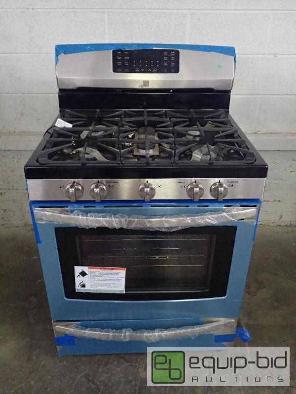 lot 153 image: Kenmore Natural Gas 5 Burner Range w Convection
